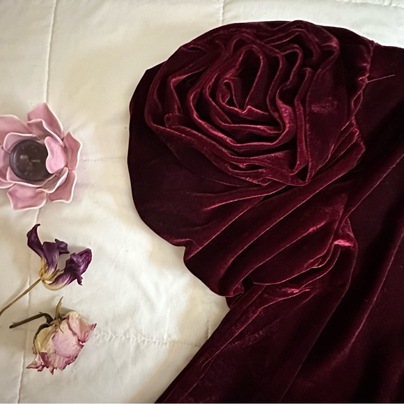 Velvet “Wrapped in Roses” Wine Red Top - Picture 3 of 7